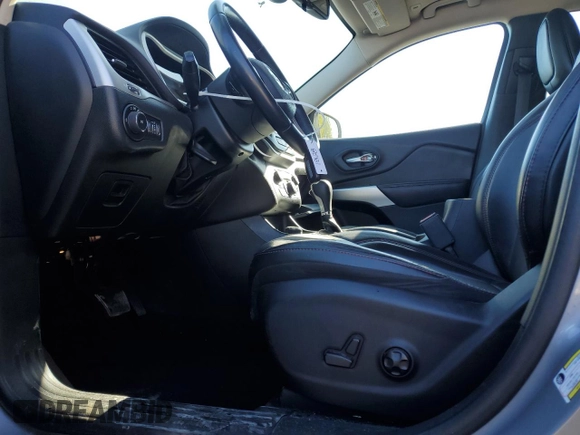 2018 Jeep Cherokee Trailhawk with VIN 1C4PJMBXXJD619860, listed as a Copart auction lot 52598535 with 82,430 mi miles and Salvage Title. Bid and sale history available at carsss.com. Image 7.
