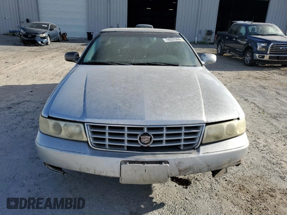 2003 Cadillac Seville Touring STS z VIN 1G6KY54923U101998, wystawiony jako Copart lot #74029304 z przebiegiem 134 157 mil mil oraz Szkoda całkowita • Salvage title. Historia ofert i sprzedaży dostępna na DreamBid. Obrazek 5.