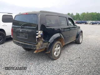 2007 Dodge Nitro SXT z VIN 1D8GU28K97W727361, wystawiony jako IAAI lot #42142970 z przebiegiem 144 579 mil mil oraz . Historia ofert i sprzedaży dostępna na DreamBid. Obrazek 4.