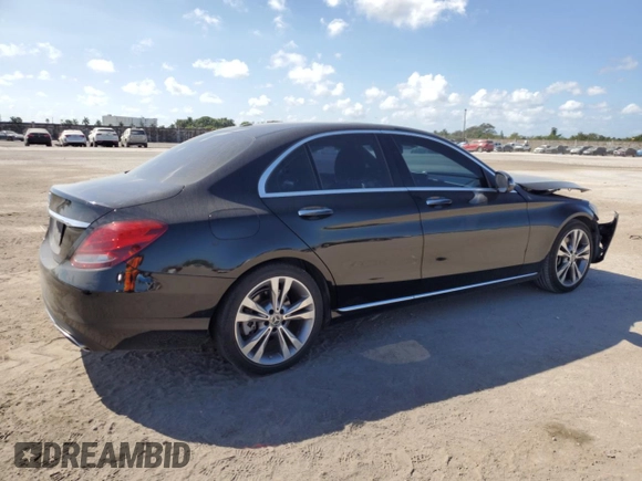2018 Mercedes-Benz C 300 z VIN 55SWF4JB3JU279901, wystawiony jako Copart lot #45279765 z przebiegiem 100 768 mil mil oraz Szkoda całkowita • Salvage title. Historia ofert i sprzedaży dostępna na DreamBid. Obrazek 3.