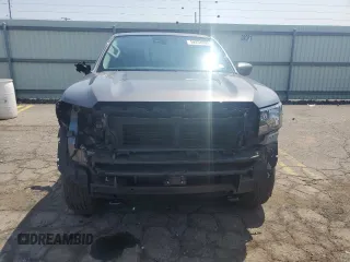 2024 Nissan Frontier SV z VIN 1N6ED1FKXRN605620, wystawiony jako Copart lot #59854695 z przebiegiem 8828 mil mil oraz Szkody całkowita. Historia ofert i sprzedaży dostępna na DreamBid. Obrazek 5.