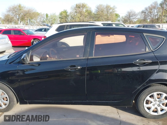 2013 Hyundai Accent GS z VIN KMHCT5AE7DU083304, wystawiony jako IAAI lot #41847588 z przebiegiem 133 971 mil mil oraz . Historia ofert i sprzedaży dostępna na DreamBid. Obrazek 15.