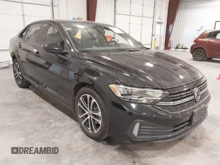 2024 Volkswagen Jetta Sport с VIN 3VWAM7BU1RM031072, выставлен на аукционе IAAI как лот 41094458 с пробегом 11 189 миль миль и . История ставок и продаж доступна на DreamBid. Изображение 1.