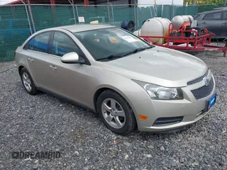 2014 Chevrolet Cruze 1LT z VIN 1G1PC5SB8E7481026, wystawiony jako IAAI lot #42157002 z przebiegiem 128 165 mil mil oraz . Historia ofert i sprzedaży dostępna na DreamBid. Obrazek 1.