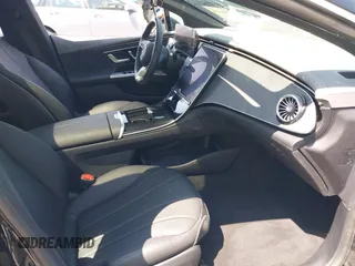 2024 Mercedes-Benz EQE 350 z VIN W1KEG1CB4RF053238, wystawiony jako IAAI lot #42164558 z przebiegiem 570 mil mil oraz . Historia ofert i sprzedaży dostępna na DreamBid. Obrazek 5.