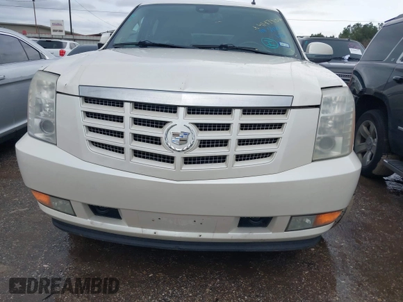 2008 Cadillac Escalade with VIN 1GYEC63878R219699, listed as a IAAI auction lot 41474186 with 214,080 mi miles. Bid and sale history available at carsss.com. Image 6.