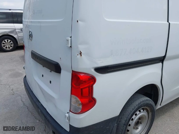 2015 Nissan NV200 SV with VIN 3N6CM0KN1FK712039, listed as a IAAI auction lot 42055602 with 204,928 mi miles. Bid and sale history available at carsss.com. Image 17.