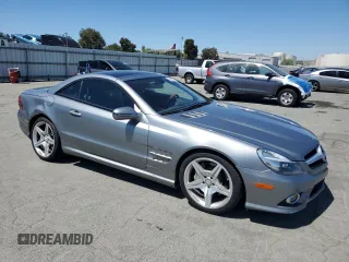 2011 Mercedes-Benz SL 550 z VIN WDBSK7BA8BF161437, wystawiony jako Copart lot #58439805 z przebiegiem 110 606 mil mil oraz Szkoda całkowita • Salvage title. Historia ofert i sprzedaży dostępna na DreamBid. Obrazek 4.