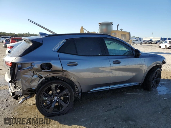 2022 Buick Envision Essence with VIN LRBFZPR4XND021791, listed as a Copart auction lot 85092814 with 27,214 mi miles and Salvage Title. Bid and sale history available at carsss.com. Image 3.