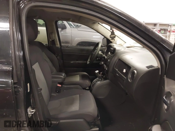 2010 Jeep Compass Sport with VIN 1J4NF4FB0AD501897, listed as a IAAI auction lot 41570009 with 198,376 mi miles. Bid and sale history available at carsss.com. Image 5.
