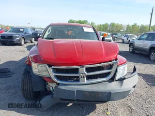 2008 Dodge Dakota z VIN 1D7HW38K48S522497, wystawiony jako IAAI lot #42104761 z przebiegiem 244 129 mil mil oraz . Historia ofert i sprzedaży dostępna na DreamBid. Obrazek 12.