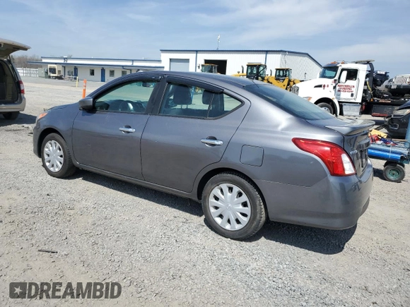 2019 Nissan Versa SV z VIN 3N1CN7AP2KL800634, wystawiony jako Copart lot #49775895 z przebiegiem 115 948 mil mil oraz Czysty tytuł • Clean title. Historia ofert i sprzedaży dostępna na DreamBid. Obrazek 2.