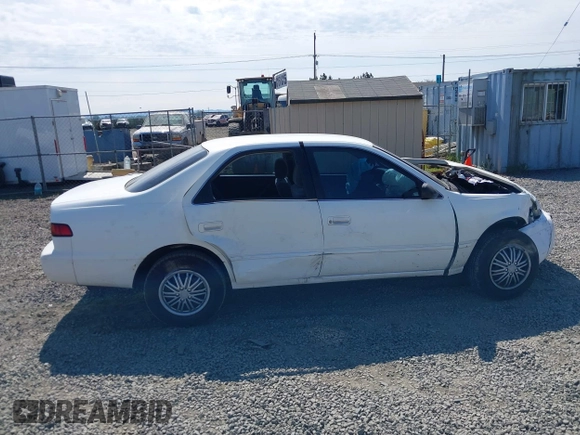 1999 Toyota Camry LE z VIN 4T1BG22K0XU862535, wystawiony jako IAAI lot #42116856 z przebiegiem 186 094 mil mil oraz . Historia ofert i sprzedaży dostępna na DreamBid. Obrazek 14.