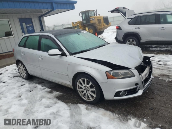2013 Audi A3 Premium Plus z VIN WAUKJAFMXDA027239, wystawiony jako Copart lot #86358954 z przebiegiem 104 331 mil mil oraz Nie do naprawy • Non repairable. Historia ofert i sprzedaży dostępna na DreamBid. Obrazek 4.