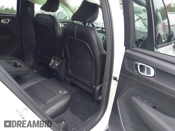 2019 Volvo XC40 Momentum z VIN YV4AC2HK7K2107905, wystawiony jako IAAI lot #40556146 z przebiegiem Nie podano mil oraz . Historia ofert i sprzedaży dostępna na DreamBid. Obrazek 8.