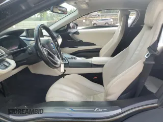 2016 BMW i8 z VIN WBY2Z2C53GV675984, wystawiony jako Copart lot #68881064 z przebiegiem 49 839 mil mil oraz Szkoda całkowita • Salvage title. Historia ofert i sprzedaży dostępna na DreamBid. Obrazek 7.