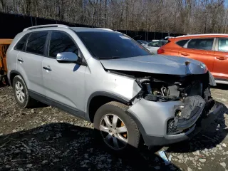 2012 Kia Sorento LX with VIN 5XYKT3A6XCG206980, listed as a Copart auction lot 46471145 with 137,667 mi miles and Salvage Title. Bid and sale history available at DreamBid. Image 4.