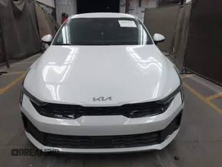 2025 Kia K5 LXS z VIN KNAG24J72S5284973, wystawiony jako IAAI lot #42162422 z przebiegiem 8 738 mil mil oraz . Historia ofert i sprzedaży dostępna na DreamBid. Obrazek 13.