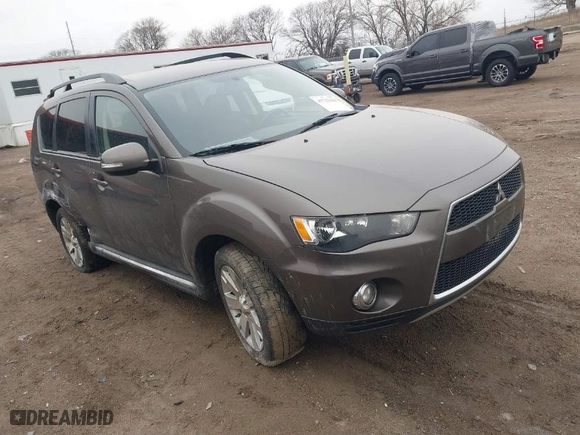 2013 Mitsubishi Outlander SE with VIN JA4JT3AW2DU013681, listed as a IAAI auction lot 41722425 with 95,145 mi miles. Bid and sale history available at carsss.com. Image 1.