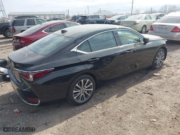 2021 Lexus ES with VIN 58AD11D11MU007601, listed as a IAAI auction lot 41834548 with 40,919 mi miles. Bid and sale history available at carsss.com. Image 4.