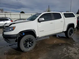 2018 Chevrolet Colorado 4WD ZR2 z VIN 1GCPTEE13J1188092, wystawiony jako Copart lot #49779245 z przebiegiem 94 395 mil mil oraz Szkoda całkowita • Salvage title. Historia ofert i sprzedaży dostępna na DreamBid. Obrazek 1.