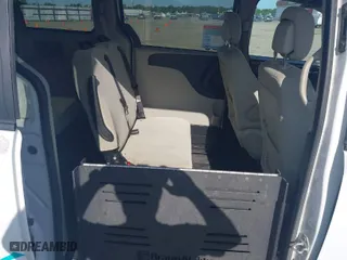 2019 Dodge Grand Caravan SE with VIN 2C7WDGBG7KR808178, listed as a IAAI auction lot 39601907 with 128,458 mi miles. Bid and sale history available at carsss.com. Image 8.