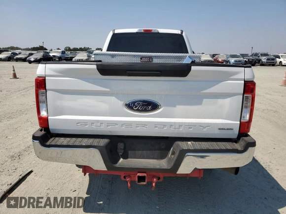 2017 Ford F-250 XL z VIN 1FT7W2A66HEC03159, wystawiony jako Copart lot #64719345 z przebiegiem 227 502 mil mil oraz Czysty tytuł • Clean title. Historia ofert i sprzedaży dostępna na DreamBid. Obrazek 6.