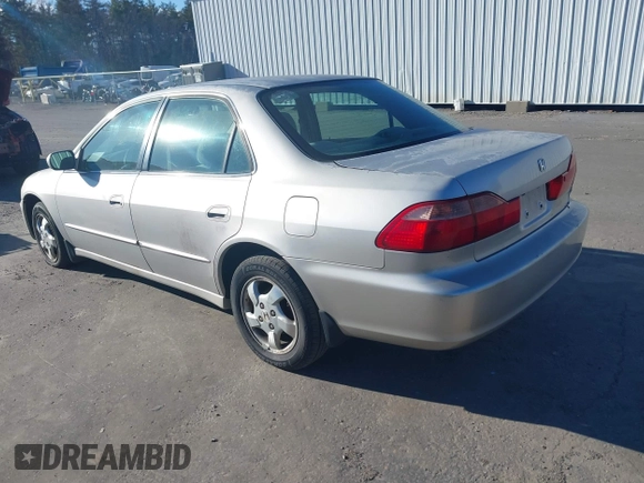 1998 Honda Accord EX z VIN 1HGCG6674WA107380, wystawiony jako IAAI lot #41265496 z przebiegiem 161 006 mil mil oraz . Historia ofert i sprzedaży dostępna na DreamBid. Obrazek 3.