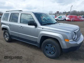 2016 Jeep Patriot Sport z VIN 1C4NJPBA4GD699525, wystawiony jako IAAI lot #41892313 z przebiegiem 57 309 mil mil oraz . Historia ofert i sprzedaży dostępna na DreamBid. Obrazek 19.