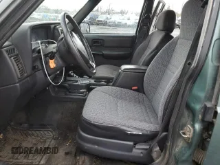 2000 Jeep Cherokee Classic with VIN 1J4FF58S3YL104384, listed as a Copart auction lot 46645415 with 253,730 mi miles and Salvage Title. Bid and sale history available at carsss.com. Image 7.