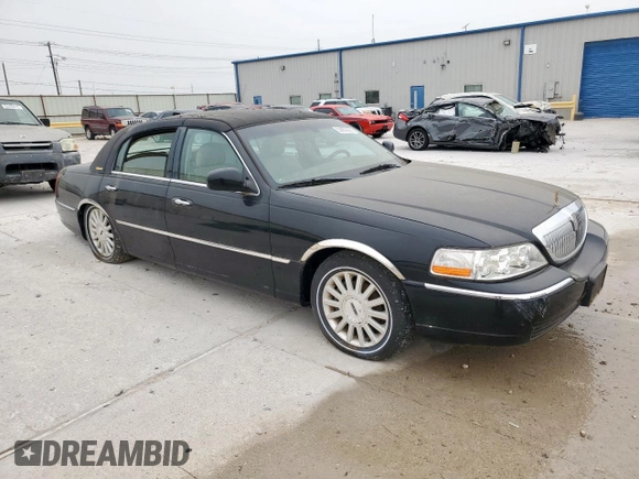 2004 Lincoln Town Car Ultimate z VIN 1LNHM83W14Y660640, wystawiony jako Copart lot #53652685 z przebiegiem 147 781 mil mil oraz Czysty tytuł • Clean title. Historia ofert i sprzedaży dostępna na DreamBid. Obrazek 4.