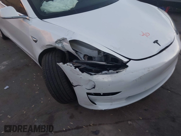 2018 Tesla Model 3 Long Range Battery z VIN 5YJ3E1EB4JF067895, wystawiony jako IAAI lot #41280101 z przebiegiem Nie podano mil oraz . Historia ofert i sprzedaży dostępna na DreamBid. Obrazek 6.