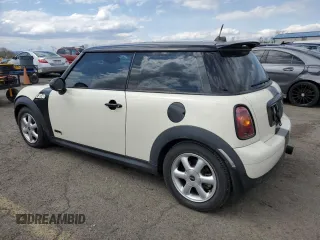 2008 MINI Hardtop with VIN WMWMF33528TT64260, listed as a Copart auction lot 52642935 with 82,502 mi miles and Salvage Title. Bid and sale history available at DreamBid. Image 2.