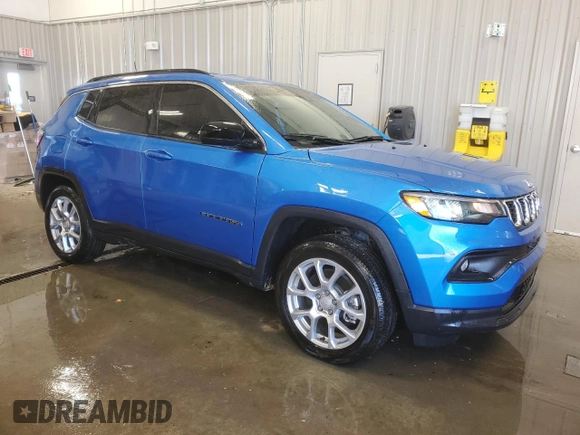 2024 Jeep Compass Latitude Lux with VIN 3C4NJDFN5RT155253, listed as a Copart auction lot 42655665 with 2,130 mi miles and Salvage title. Bid and sale history available at DreamBid. Image 4.