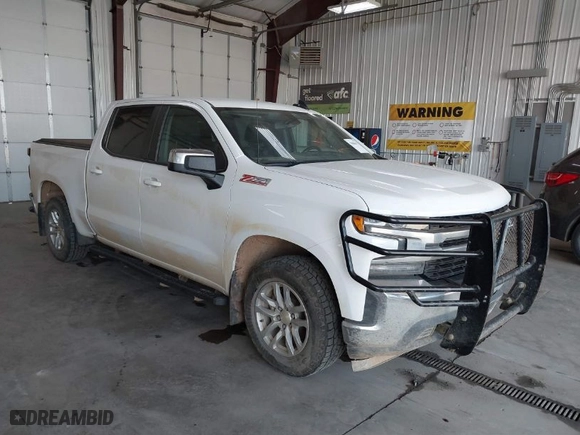 2019 Chevrolet Silverado 1500 LT with VIN 3GCUYDED1KG120689, listed as a IAAI auction lot 39880413 with 135 mi miles. Bid and sale history available at carsss.com. Image 1.