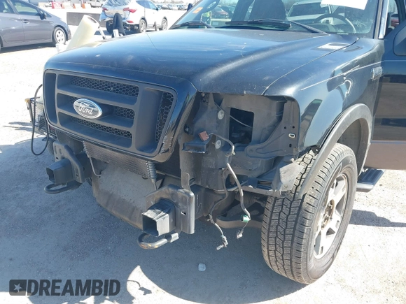 2004 Ford F-150 XLT z VIN 1FTRF04524KD18160, wystawiony jako IAAI lot #41774990 z przebiegiem 215 994 mil mil oraz . Historia ofert i sprzedaży dostępna na DreamBid. Obrazek 6.
