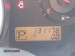 2008 Nissan Versa S z VIN 3N1BC13EX8L385937, wystawiony jako IAAI lot #42330289 z przebiegiem 131 178 mil mil oraz . Historia ofert i sprzedaży dostępna na DreamBid. Obrazek 15.