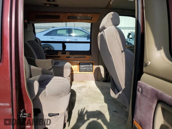 1997 Chevrolet Express Cargo z VIN 1GBFG15R6V1001646, wystawiony jako Copart lot #58242705 z przebiegiem 197 190 mil mil oraz Szkoda całkowita • Salvage title. Historia ofert i sprzedaży dostępna na DreamBid. Obrazek 11.