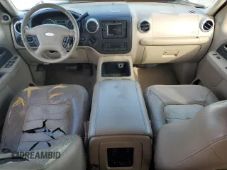 2005 Ford Expedition Eddie Bauer z VIN 1FMFU18595LA70036, wystawiony jako Copart lot #61756055 z przebiegiem 236 161 mil mil oraz Czysty tytuł • Clean title. Historia ofert i sprzedaży dostępna na DreamBid. Obrazek 8.