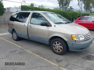 2002 Toyota Sienna CE z VIN 4T3ZF19C22U448781, wystawiony jako IAAI lot #42249683 z przebiegiem 202 669 mil mil oraz . Historia ofert i sprzedaży dostępna na DreamBid. Obrazek 1.