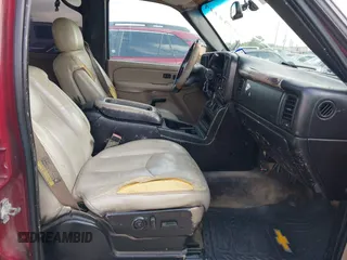 2005 Chevrolet Suburban LT with VIN 3GNEC16ZX5G234794, listed as a IAAI auction lot 42098779 with 266,052 mi miles. Bid and sale history available at carsss.com. Image 5.