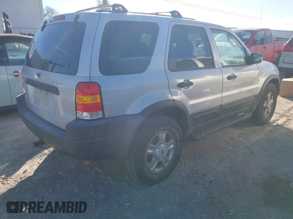 2002 Ford Escape XLT Choice with VIN 1FMYU04112KB96320, listed as a IAAI auction lot 41700476 with 236,832 mi miles. Bid and sale history available at carsss.com. Image 4.