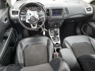 2017 Jeep Compass Latitude z VIN 3C4NJDBB5HT681683, wystawiony jako Copart lot #62938685 z przebiegiem 163 017 mil mil oraz Szkoda całkowita • Salvage title. Historia ofert i sprzedaży dostępna na DreamBid. Obrazek 8.