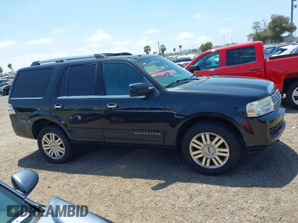 2011 Lincoln Navigator z VIN 5LMJJ2H57BEJ00298, wystawiony jako IAAI lot #42170739 z przebiegiem 175 692 mil mil oraz . Historia ofert i sprzedaży dostępna na DreamBid. Obrazek 13.