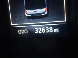 2022 Toyota Tacoma SR z VIN 3TYSX5EN1NT014066, wystawiony jako IAAI lot #41509622 z przebiegiem 32 638 mil mil oraz . Historia ofert i sprzedaży dostępna na DreamBid. Obrazek 14.