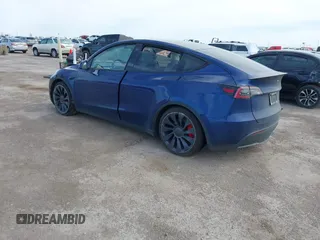 2021 Tesla Model Y Performance z VIN 5YJYGDEF8MF245641, wystawiony jako IAAI lot #41685230 z przebiegiem 25 903 mil mil oraz . Historia ofert i sprzedaży dostępna na DreamBid. Obrazek 3.