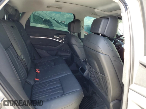 2021 Audi e-tron Sportback Prestige z VIN WA13AAGE8MB029865, wystawiony jako Copart lot #75906044 z przebiegiem Nie podano mil oraz Nie do naprawy. Historia ofert i sprzedaży dostępna na DreamBid. Obrazek 10.
