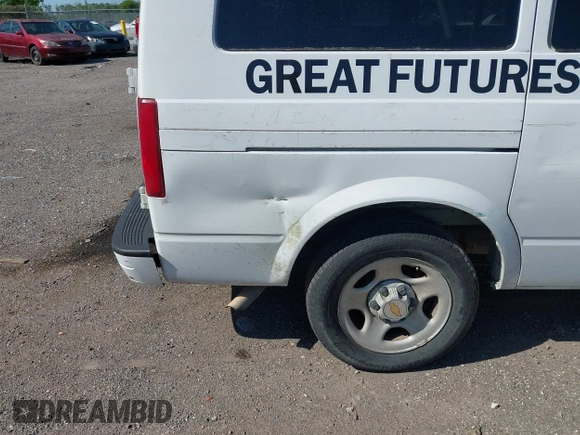 2005 Chevrolet Astro with VIN 1GNDM19X15B125037, listed as a IAAI auction lot 42027571 with 260,176 mi miles. Bid and sale history available at carsss.com. Image 6.