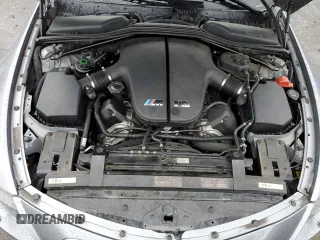 2007 BMW 6 Series M6 z VIN WBSEK93537CS32914, wystawiony jako Copart lot #59816795 z przebiegiem 82 046 mil mil oraz Czysty tytuł • Clean title. Historia ofert i sprzedaży dostępna na DreamBid. Obrazek 11.