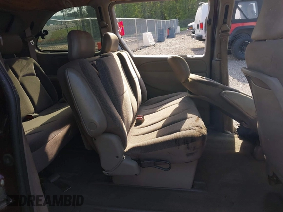 2002 Dodge Caravan SE with VIN 1B8GP25352B679162, listed as a IAAI auction lot 42031385 with 200,823 mi miles and . Bid and sale history available at carsss.com. Image 8.